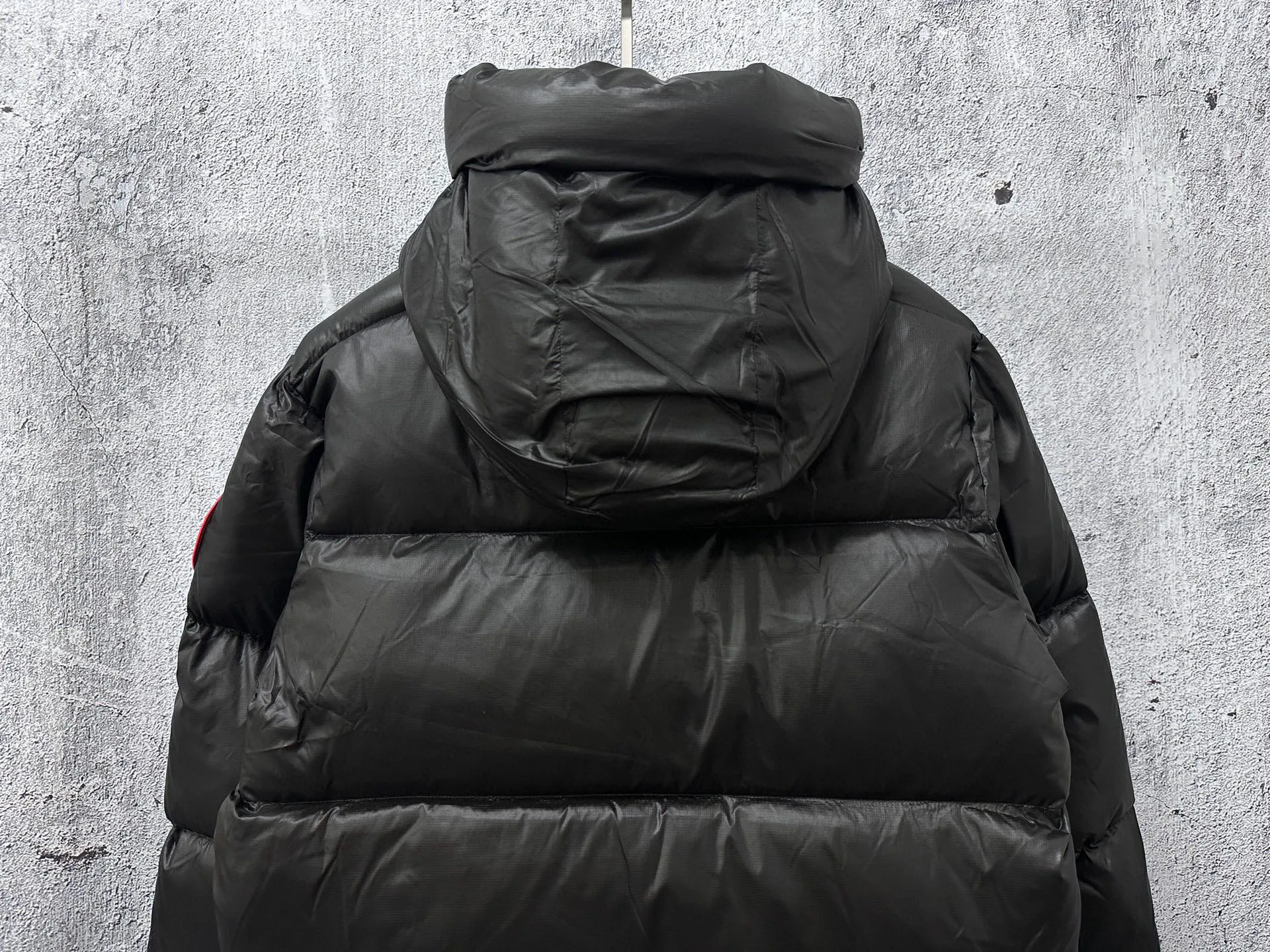 P780 [𝘾𝘼𝙉𝘼𝘿𝘼 𝙂𝙊𝙊𝙎𝙀] Canada Goose's limited new Crofton puff down jacket, top version, ceiling level Crofton soft loaf, 2024 latest style, cold protection effect up to level 4, using recycled Feather-Light tear-resistant fabric, ultra-light, no weight on the upper body at all! The unique black label highlights your temperament‼ ️ Canada Goose, a Canadian brand, has always been recognized as the warmest down jacket. Various Instagram celebrities, Internet celebrities, and celebrities often wear it for street photos. I make Canada Goose every year, but I still can't get rid of my love for it. No matter how cold the days are, there is no need to be afraid, because there is! Filled with 90% white duck down, it is the legendary warmest down jacket and is known as a must-have for Arctic outdoor sports! The most popular down jacket in the world, celebrities are rushing to buy it, it is a must-have!  Size: S~XXL